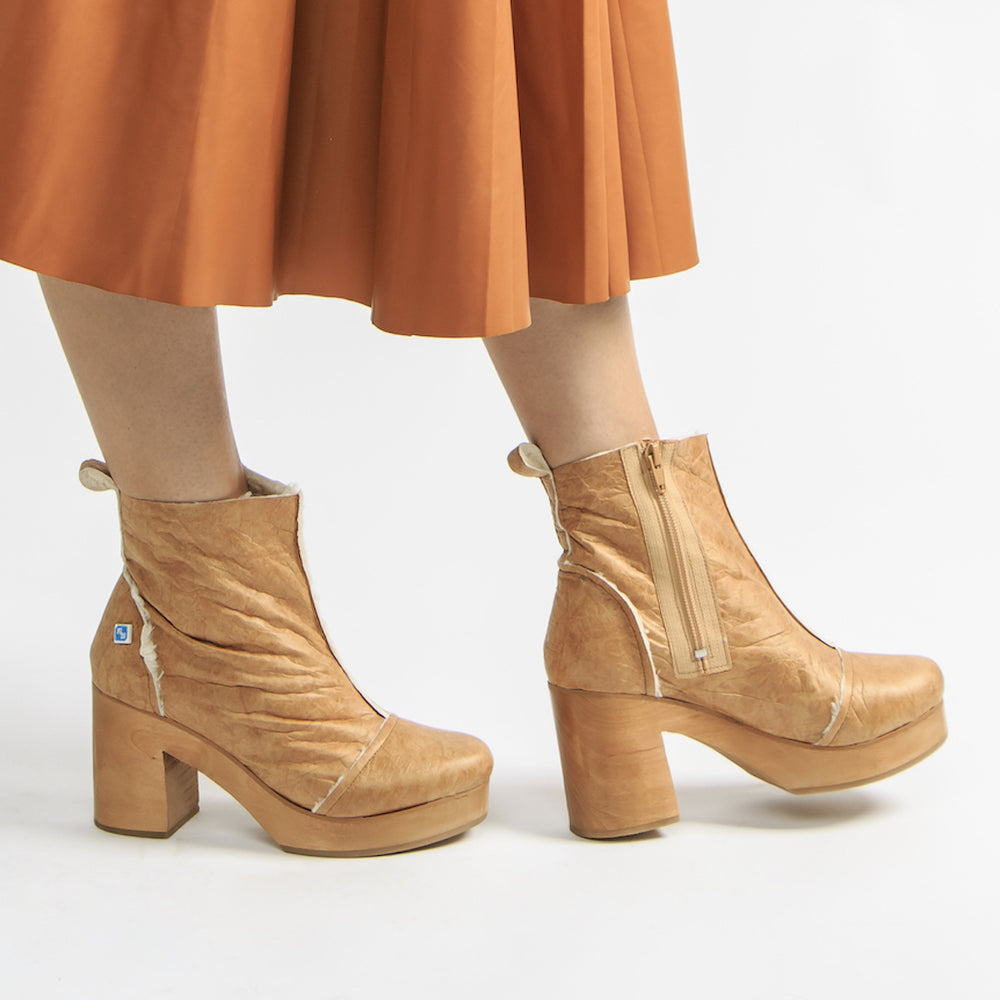 Botas camel vegan de mulher com salto alto