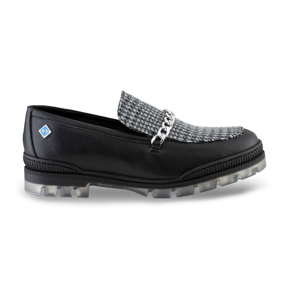 Sapato preto estilo loafer vegan